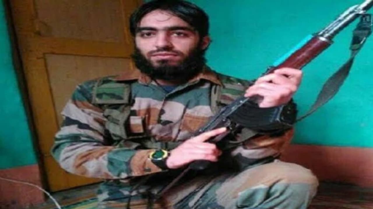 কাশ্মীরে খতম ওয়ান্টেড তালিকার শীর্ষে থাকা জঙ্গি নেতা, একই বছরে দুবার কমান্ডার হারালো হিজবুল