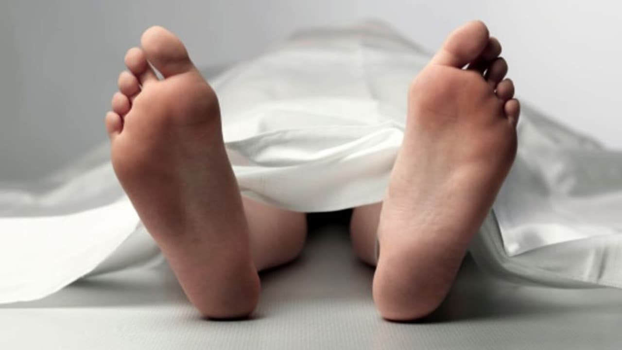 ಬಾರದ ಸ್ಕಾಲರ್ಶಿಪ್, ಡೇಟಾ ಪ್ಯಾಕ್ ಹಾಕಲು ದುಡ್ಡಿಲ್ಲ.. ಟಾಪರ್ ಸುಸೈಡ್ ಬಾರದ ಸ್ಕಾಲರ್ಶಿಪ್, ಡೇಟಾ ಪ್ಯಾಕ್ ಹಾಕಲು ದುಡ್ಡಿಲ್ಲ.. ಟಾಪರ್ ಸುಸೈಡ್