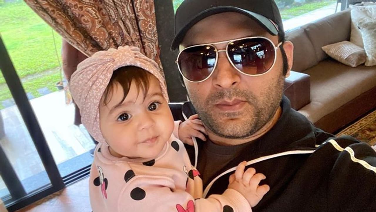 कपिल शर्मा की सालभर की बेटी अनायरा हिंदी अंग्रेजी नहीं बल्कि समझती है ये भाषा, कॉमेडियन ने किया खुलासा कपिल शर्मा की सालभर की बेटी अनायरा हिंदी अंग्रेजी नहीं बल्कि समझती है ये भाषा, कॉमेडियन ने किया खुलासा