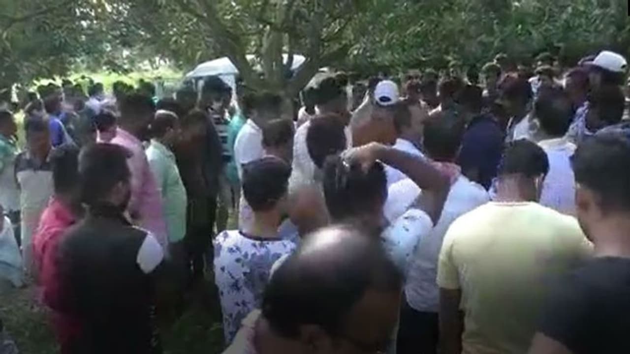 ফের বিজেপিকর্মীর ঝুলন্ত দেহ উদ্ধার, তৃণমূলের বিরুদ্ধে খুনের অভিযোগে গয়েশপুরে উত্তেজনা