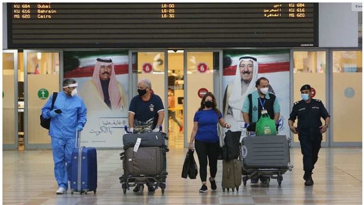 ഈ രാജ്യത്ത് നിന്ന് കുവൈത്തിലേക്ക് എത്തുന്നവര്ക്ക് അധിക ഫീസ്; വ്യക്തമാക്കി അധികൃതര് ഈ രാജ്യത്ത് നിന്ന് കുവൈത്തിലേക്ക് എത്തുന്നവര്ക്ക് അധിക ഫീസ്; വ്യക്തമാക്കി അധികൃതര്