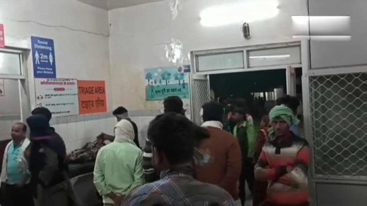 यूपी : बहराइच में सड़क हादसे में 6 लोगों की मौत, 10 घायल, योगी आदित्यनाथ ने व्यक्त किया शोक यूपी : बहराइच में सड़क हादसे में 6 लोगों की मौत, 10 घायल, योगी आदित्यनाथ ने व्यक्त किया शोक