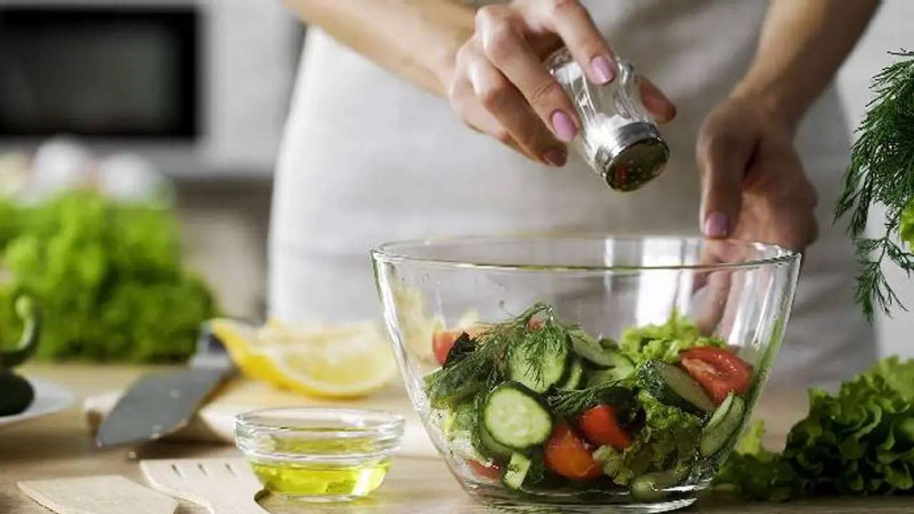 ഉപ്പുകള് പലവിധം; ഏത് ഉപ്പ് ഉപയോഗിക്കുന്നതാണ് നല്ലത്? ഉപ്പുകള് പലവിധം; ഏത് ഉപ്പ് ഉപയോഗിക്കുന്നതാണ് നല്ലത്?