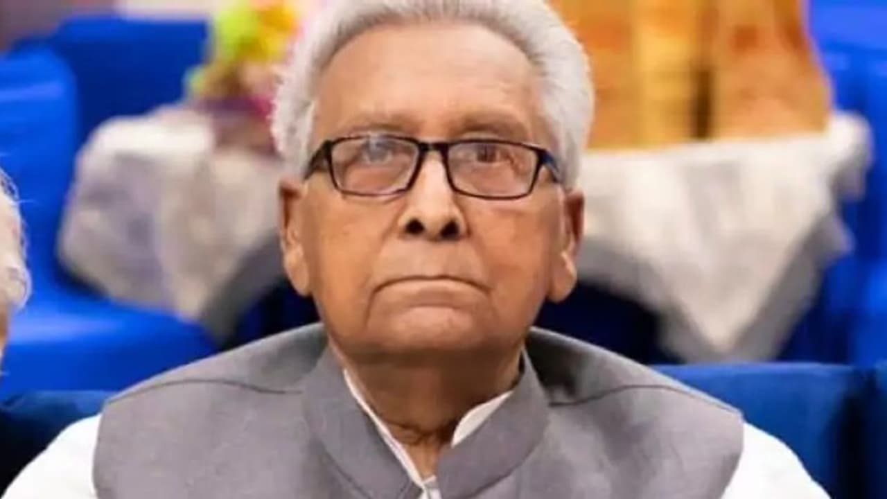 बिहार पूर्व सीएम सतीश प्रसाद सिंह का निधन, कोरोना से थे संक्रमित, 5 दिन के लिए बने थे मुख्यमंत्री बिहार पूर्व सीएम सतीश प्रसाद सिंह का निधन, कोरोना से थे संक्रमित, 5 दिन के लिए बने थे मुख्यमंत्री