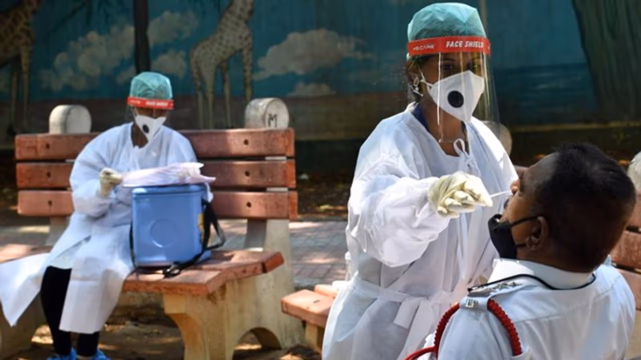 রাজ্যে বাড়ল সুস্থতার হার, তবে করোনায় নিত্য আক্রান্ত এখনও ৪০০০ এর কোটায়