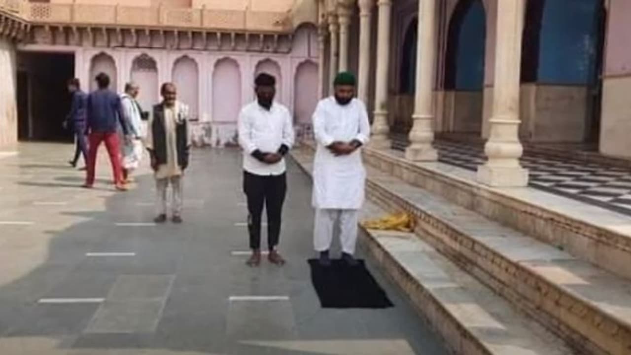 മഥുര ക്ഷേത്രത്തില് നമസ്കരിച്ച സംഭവം: പ്രതിക്ക് ജാമ്യം മഥുര ക്ഷേത്രത്തില് നമസ്കരിച്ച സംഭവം: പ്രതിക്ക് ജാമ്യം