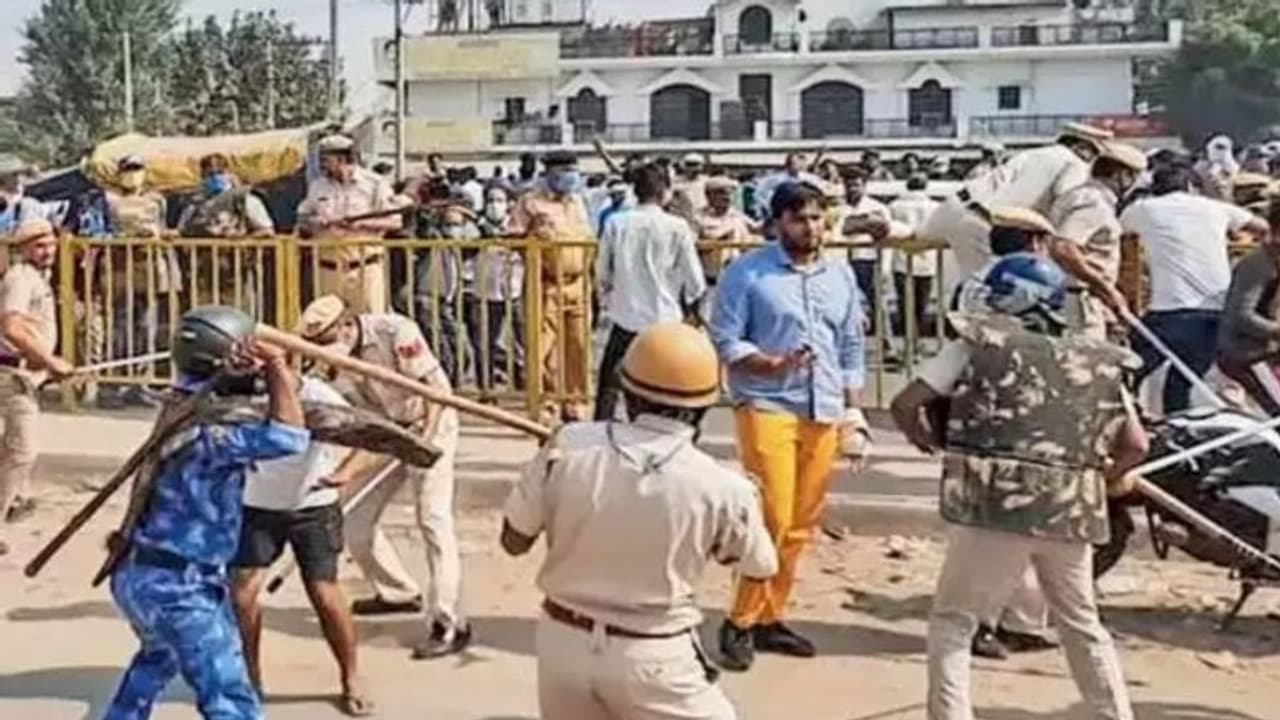 निकिता मर्डर केस: न्याय के नाम पर उत्पात मचाने वाले 3 आरोपी कोरोना पॉजिटिव, प्रशासन की बढ़ी टेंशन निकिता मर्डर केस: न्याय के नाम पर उत्पात मचाने वाले 3 आरोपी कोरोना पॉजिटिव, प्रशासन की बढ़ी टेंशन