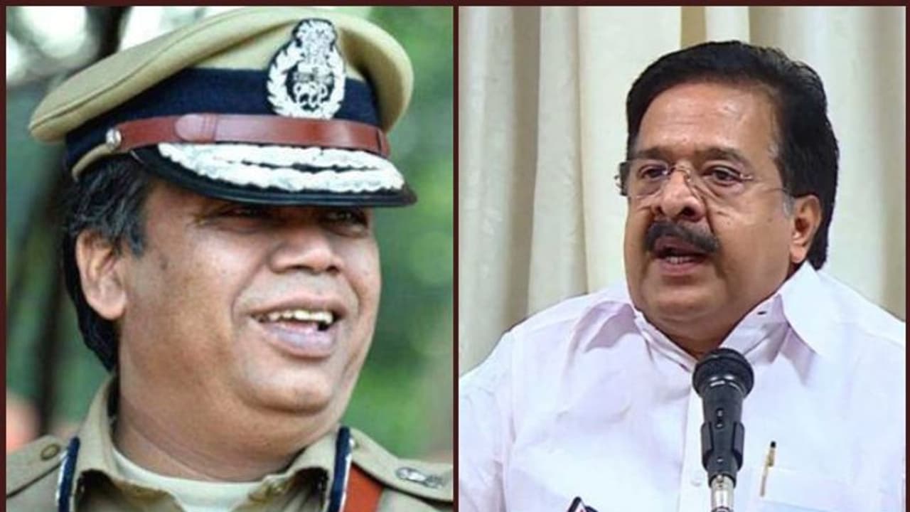 സിംസ് പദ്ധതി: 'ഡിജിപി വഴിവിട്ട സഹായം ചെയ്യുന്നു, അന്വേഷിക്കണം', മുഖ്യമന്ത്രിക്ക് ചെന്നിത്തലയുടെ പരാതി സിംസ് പദ്ധതി: 'ഡിജിപി വഴിവിട്ട സഹായം ചെയ്യുന്നു, അന്വേഷിക്കണം', മുഖ്യമന്ത്രിക്ക് ചെന്നിത്തലയുടെ പരാതി