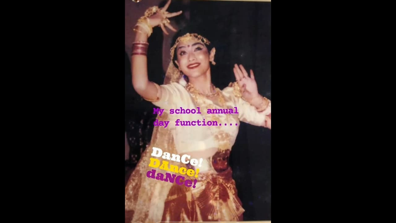 స్కూల్ డేస్ లో శ్రియా శరణ్ డాన్స్ పెరఫార్మెన్సు... రేర్ ఫోటో పంచుకున్న స్లిమ్ బ్యూటీ స్కూల్ డేస్ లో శ్రియా శరణ్ డాన్స్ పెరఫార్మెన్సు... రేర్ ఫోటో పంచుకున్న స్లిమ్ బ్యూటీ