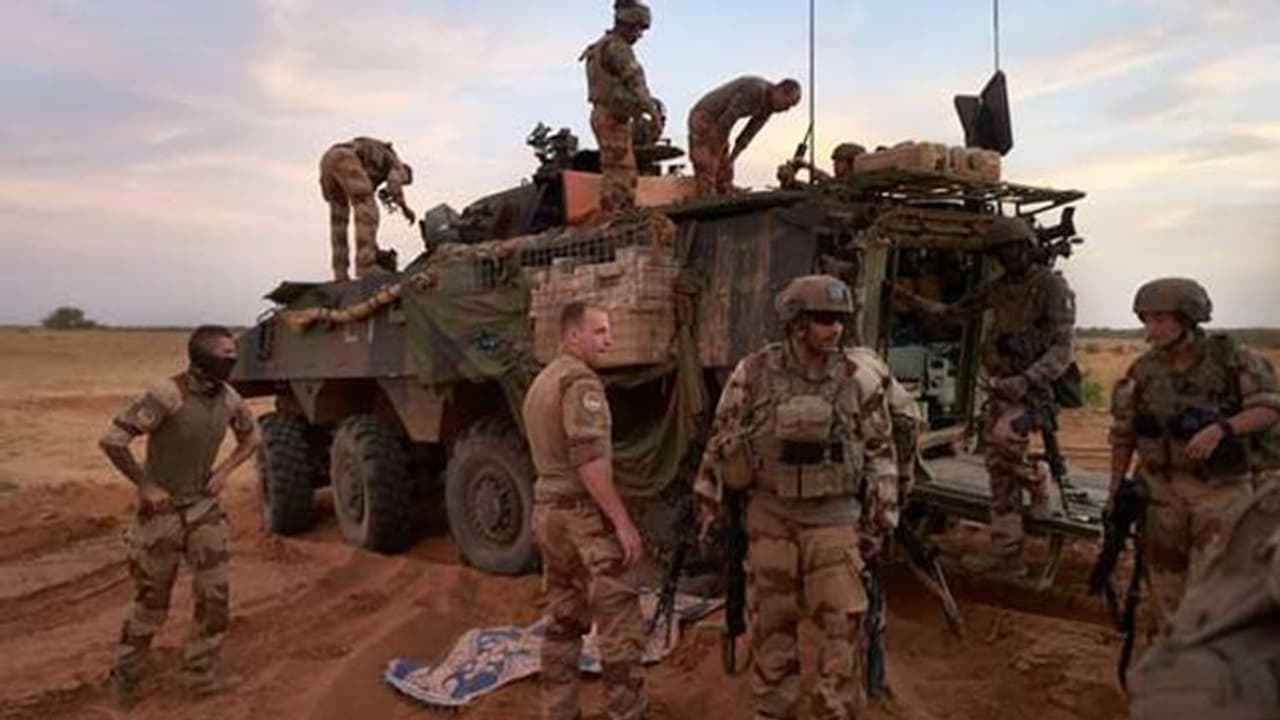 फ्रांस ने अलकायदा पर किया बड़ा हमला, एयरस्ट्राइक में 50 से ज्यादा आतंकियों को ढेर किया फ्रांस ने अलकायदा पर किया बड़ा हमला, एयरस्ट्राइक में 50 से ज्यादा आतंकियों को ढेर किया