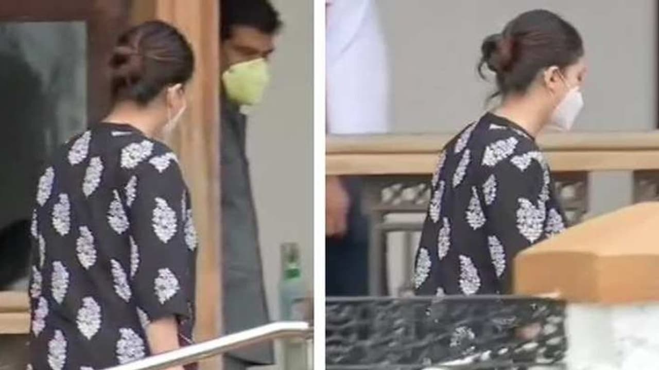 दीपिका पादुकोण की मैनेजर करिश्मा प्रकाश की 7 नवबंर तक नहीं होगी गिरफ्तारी, लंबे समय से लापता दीपिका पादुकोण की मैनेजर करिश्मा प्रकाश की 7 नवबंर तक नहीं होगी गिरफ्तारी, लंबे समय से लापता