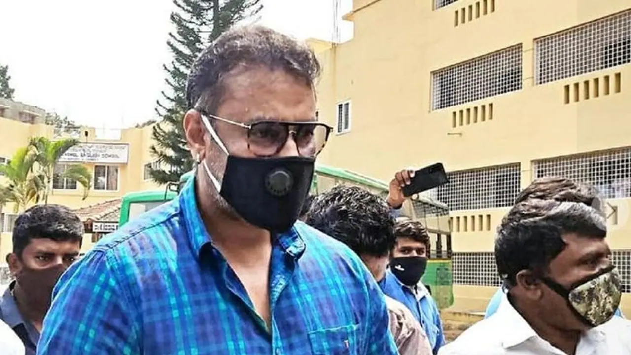 Sandalwood actor Darshan assaults Dalit waiter, local police 'settle' issue: Director Indrajit Lankesh