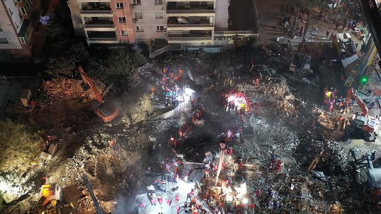 துருக்கி, சிரியா நிலநடுக்கத்தால் இதுவரை 5,000 பேர் உயிரிழப்பு... 10 மாகாணங்களில் அவசர நிலை!!