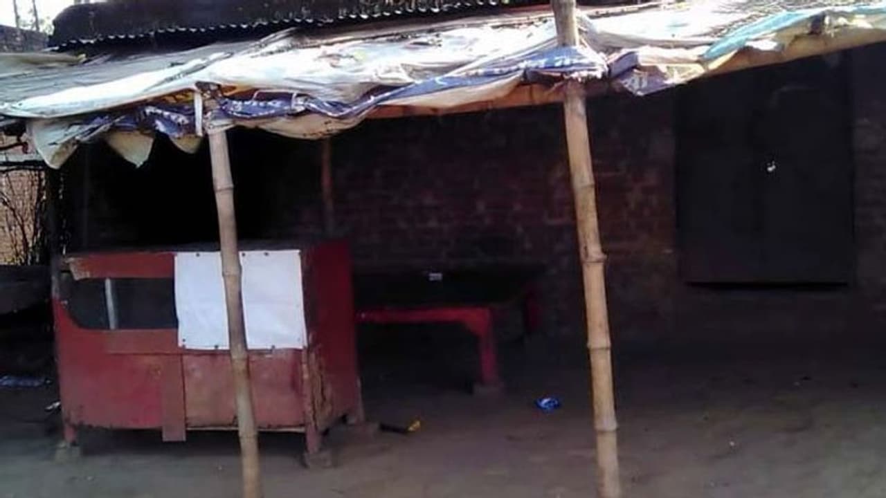 छोटी सी बात बनी बड़ा बवाल, दम्पती ने गुस्से में लगा ली आग, डरे सहमे खड़े रहे बच्चे