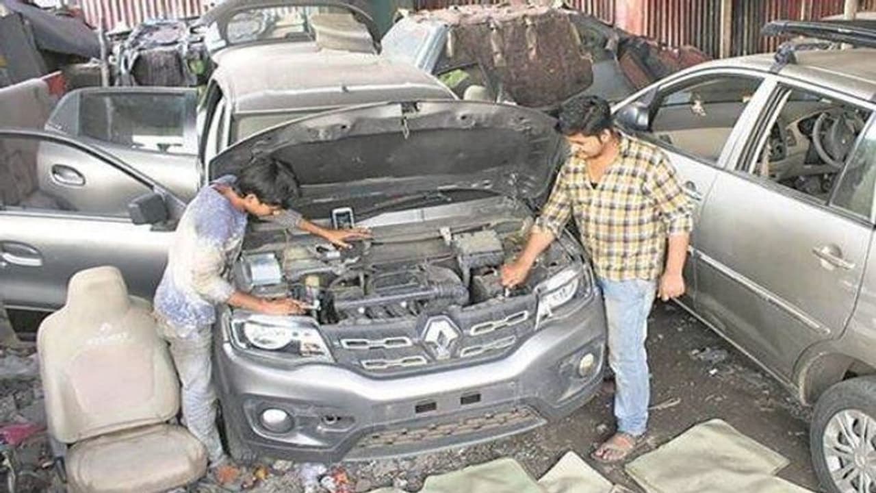 కారు ఇంజన్ వేడేక్కుతుందా అయితే వెంటనే ఇలా చేయండి.. లేదంటే ప్రమాదం జరగవవచ్చు.. కారు ఇంజన్ వేడేక్కుతుందా అయితే వెంటనే ఇలా చేయండి.. లేదంటే ప్రమాదం జరగవవచ్చు..