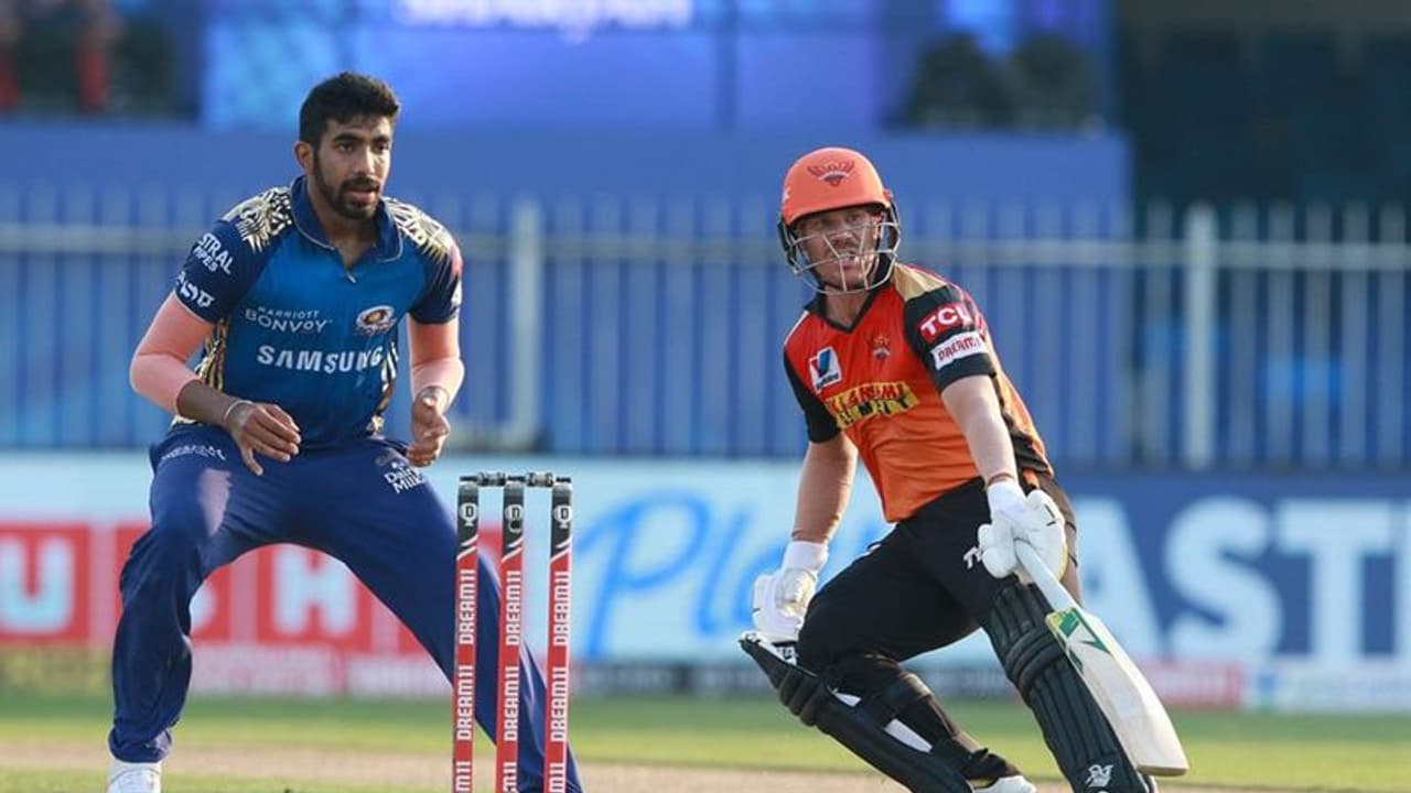 ഐപിഎല് 2021: മുംബൈക്ക് പ്ലേ ഓഫ് കളിക്കാം; ഹൈദരാബാദിനെ തോല്പ്പിച്ചാല് മാത്രം പോര, സാധ്യതകള് ഇങ്ങനെ ഐപിഎല് 2021: മുംബൈക്ക് പ്ലേ ഓഫ് കളിക്കാം; ഹൈദരാബാദിനെ തോല്പ്പിച്ചാല് മാത്രം പോര, സാധ്യതകള് ഇങ്ങനെ