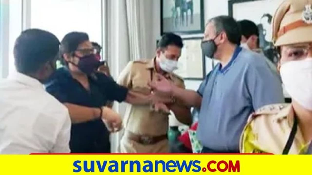 ರಿಪಬ್ಲಿಕ್ ಟಿವಿ ಮುಖ್ಯಸ್ಥ, ಪತ್ರಕರ್ತ ಅರ್ನಬ್ ಗೋಸ್ವಾಮಿ ಅರೆಸ್ಟ್!