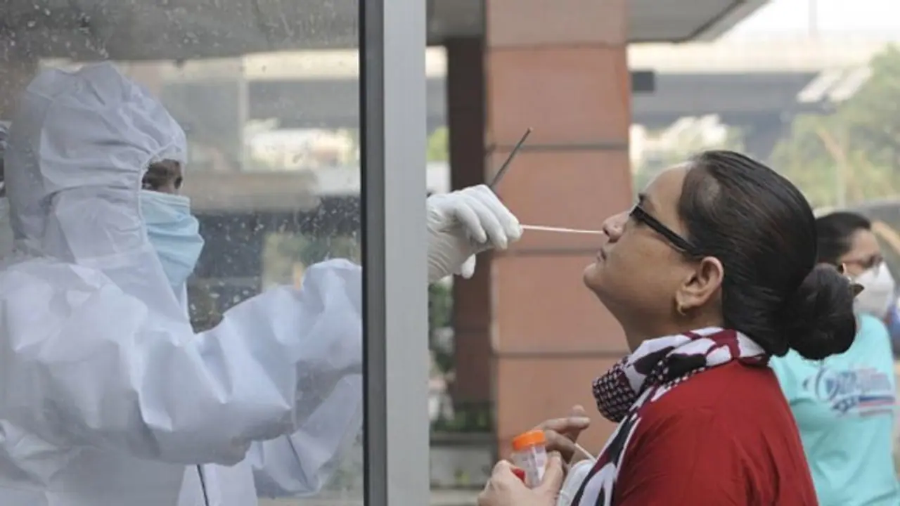 করোনাভাইরাস সংক্রমণের গ্রাফ উর্ধ্বগামী, তারপরেও স্বস্তি দিচ্ছে সুস্থতার পরিসংখ্যান করোনাভাইরাস সংক্রমণের গ্রাফ উর্ধ্বগামী, তারপরেও স্বস্তি দিচ্ছে সুস্থতার পরিসংখ্যান