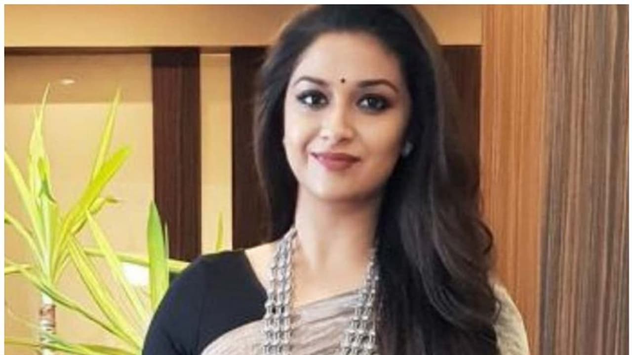 മഹേഷ് ബാബുവിന്റെ നായികയാകുന്ന ചിത്രം, ആദ്യമായി പ്രതികരിച്ച് കീര്ത്തി സുരേഷ് മഹേഷ് ബാബുവിന്റെ നായികയാകുന്ന ചിത്രം, ആദ്യമായി പ്രതികരിച്ച് കീര്ത്തി സുരേഷ്