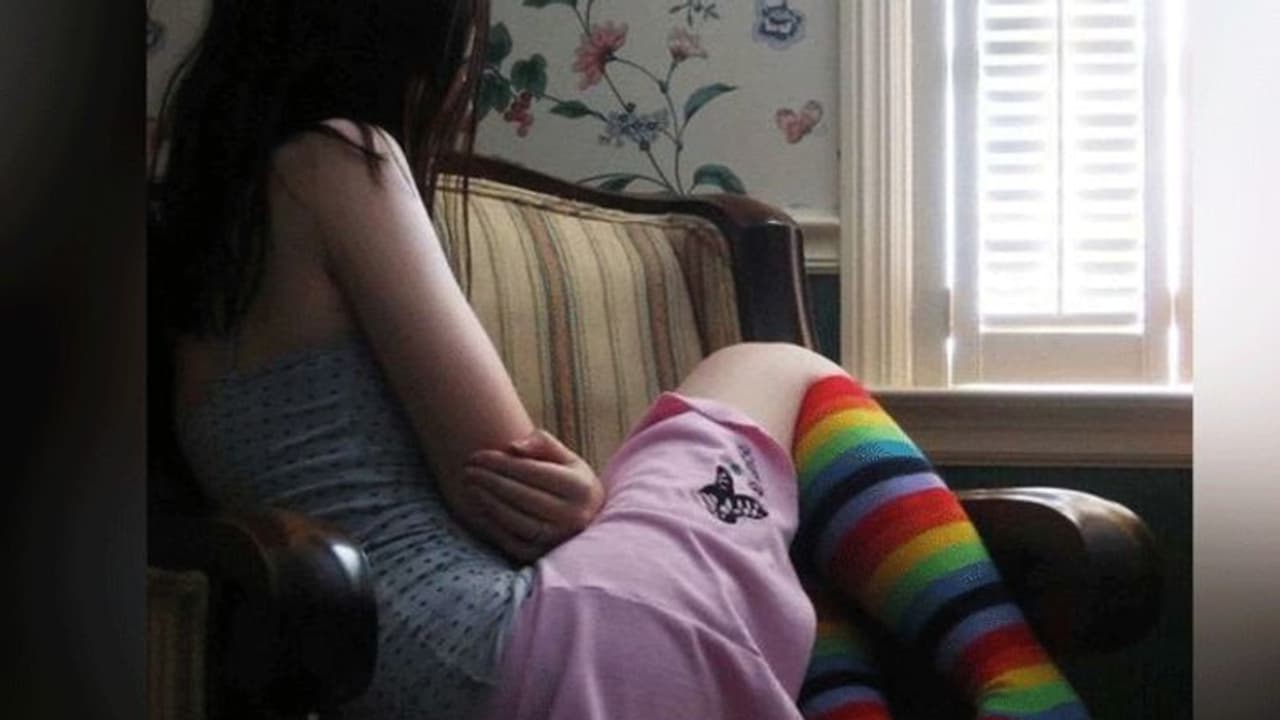 फेसबुक फ्रेंड ने लड़की को होटल मिलने बुलाया, फिर दोस्तों के साथ 4 दिन तक बंधक बनाकर किया गैंगरेप फेसबुक फ्रेंड ने लड़की को होटल मिलने बुलाया, फिर दोस्तों के साथ 4 दिन तक बंधक बनाकर किया गैंगरेप