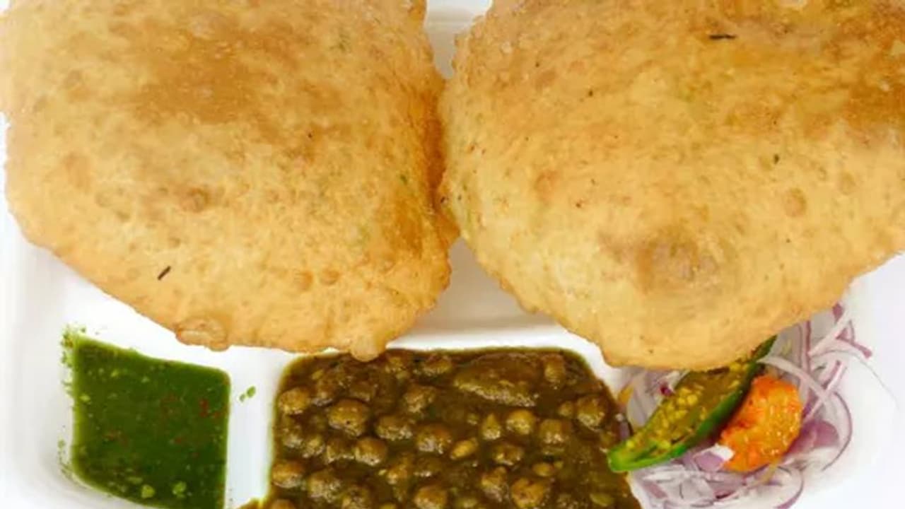 Punjabi Bhature : பஞ்சு போல் இருக்கும் பஞ்சாபி ஸ்பெஷல் பட்டூரே! 