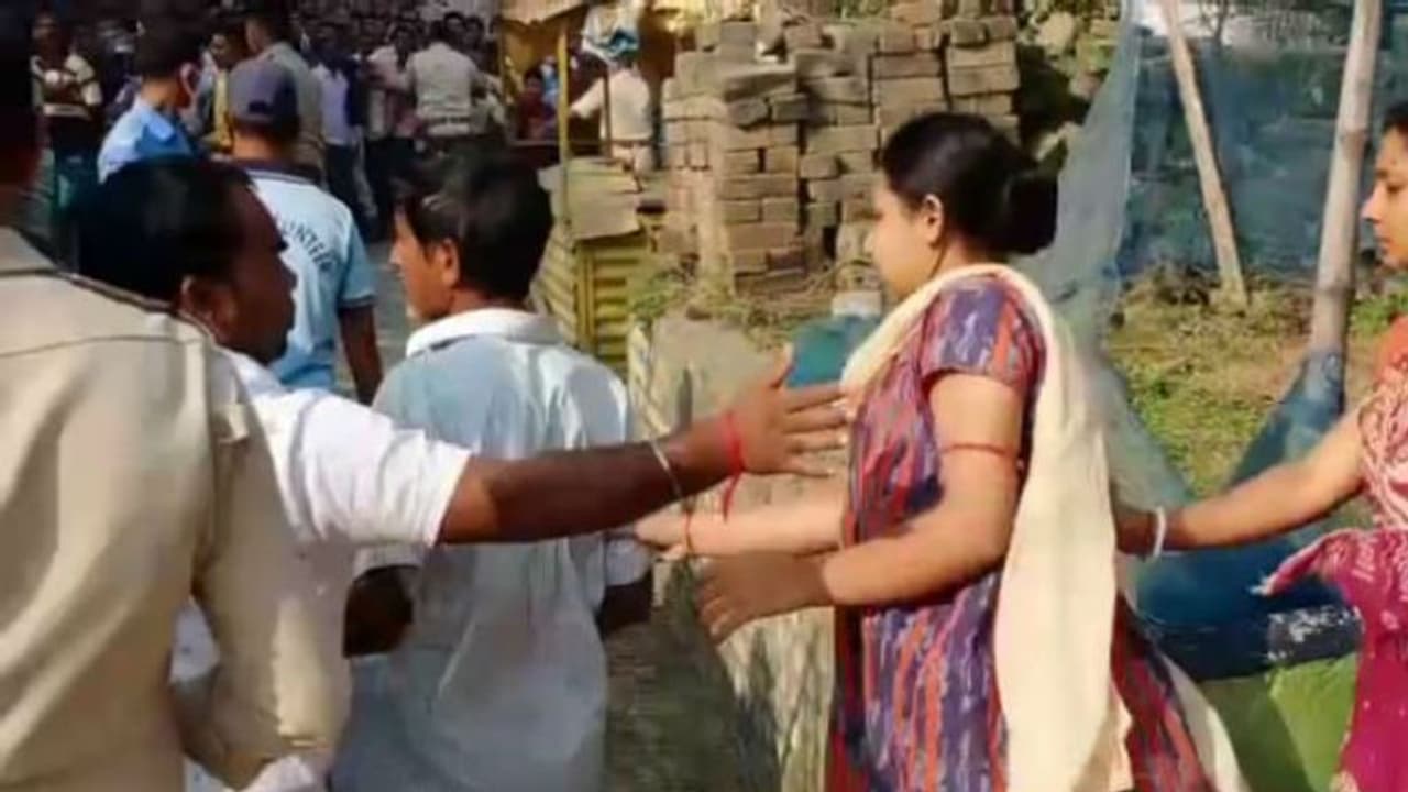 বিবাহ বর্হিভূত সম্পর্কের মর্মান্তিক পরিণতি, প্রতিবেশীর ছেলে হাত পা বেঁধে খুন, গ্রেফতার সিআরপিএফ