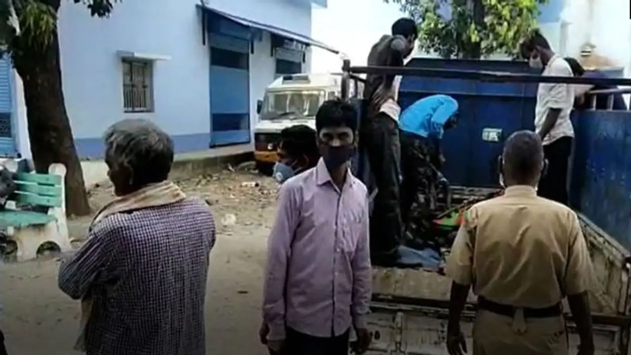 পণের টাকা না মেলায় শ্বশুর বাড়িতে ফিরে বধূর দেহ উদ্ধার, বালিশ চাপা দিয়ে খুনের অভিযোগ পণের টাকা না মেলায় শ্বশুর বাড়িতে ফিরে বধূর দেহ উদ্ধার, বালিশ চাপা দিয়ে খুনের অভিযোগ