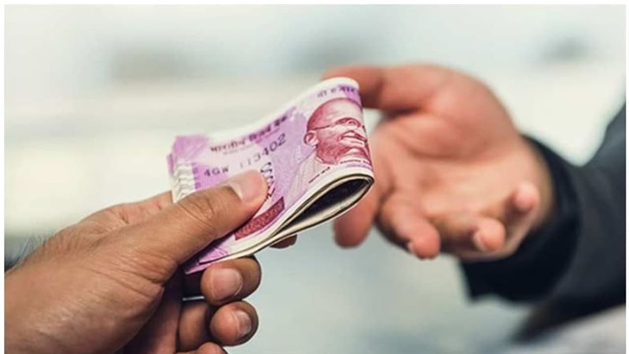 আর্থিক সমস্যা দূর করতে বৃহস্পতিবার পালন করুন এই নিয়ম, কাটিয়ে উঠুন সমস্যা আর্থিক সমস্যা দূর করতে বৃহস্পতিবার পালন করুন এই নিয়ম, কাটিয়ে উঠুন সমস্যা