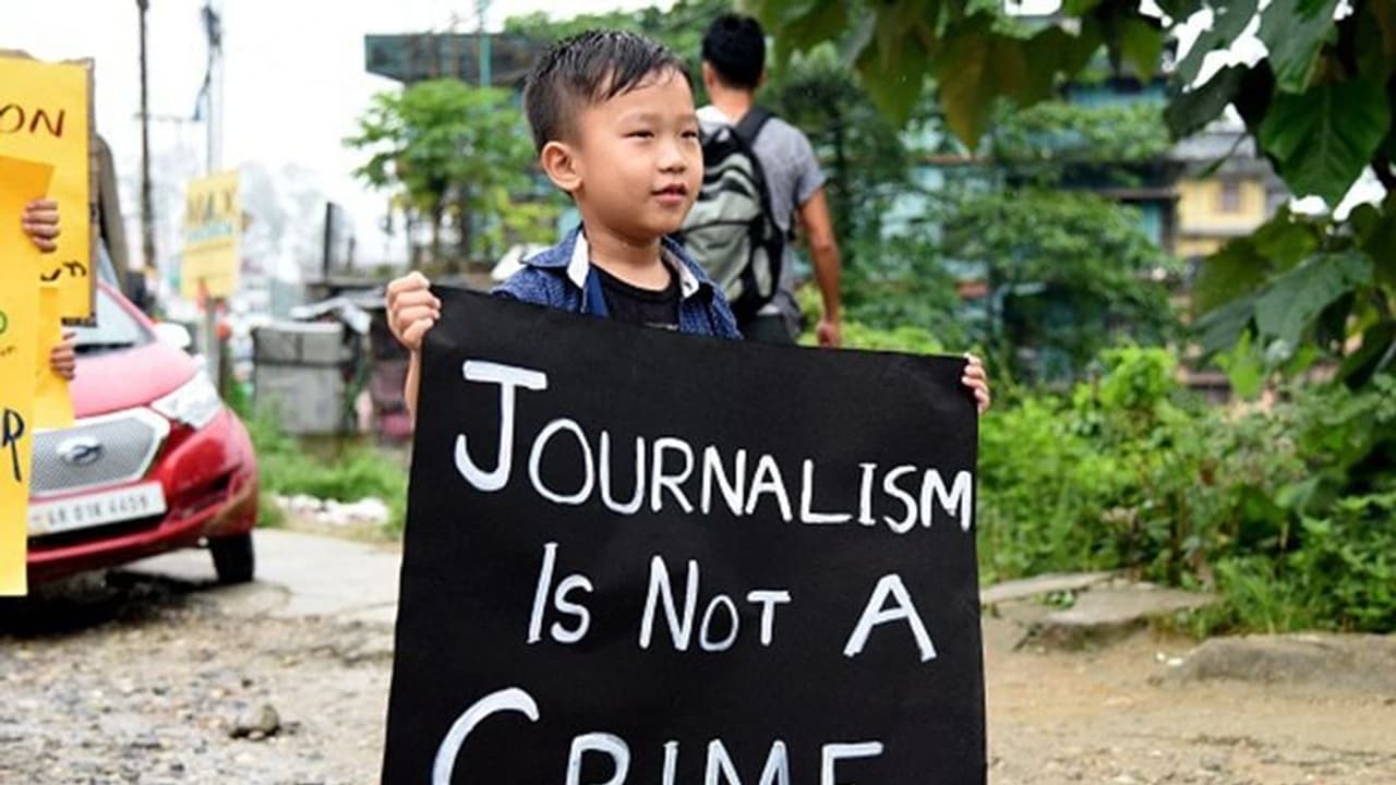 কেন বারবার বিপন্ন হচ্ছে ফ্রিডম অফ প্রেসের ভাবনা, কী বলছে সাংবাদিককূল