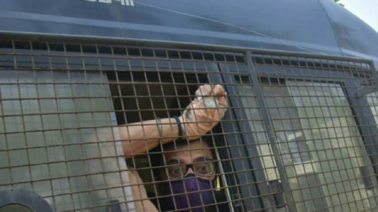 ಅರ್ನಬ್ ಗೋಸ್ವಾಮಿಗೆ 14 ದಿನ ನ್ಯಾಯಾಂಗ ಬಂಧನ: ಹಲ್ಲೆ ಆರೋಪವೂ ವಜಾ!