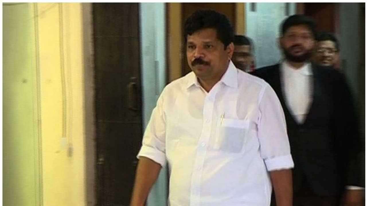 സോളാർ ലൈംഗിക പീഡനക്കേസ്; കൊച്ചിയിൽ ക്രൈംബ്രാഞ്ചിന്റെ തെളിവെടുപ്പ് സോളാർ ലൈംഗിക പീഡനക്കേസ്; കൊച്ചിയിൽ ക്രൈംബ്രാഞ്ചിന്റെ തെളിവെടുപ്പ്