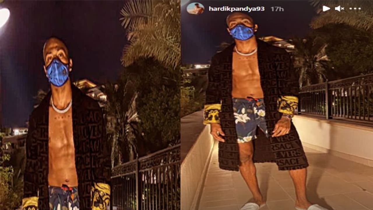 ओपन शर्ट और चेहरे पर मास्क लगाए हार्दिक की फोटो पर फिदा हुई पत्नी नताशा, मां ने कमेंट कर कही ये बात ओपन शर्ट और चेहरे पर मास्क लगाए हार्दिक की फोटो पर फिदा हुई पत्नी नताशा, मां ने कमेंट कर कही ये बात