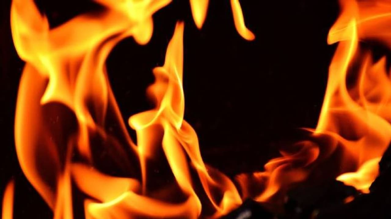 ഗുജറാത്തില് കൊവിഡ് ആശുപത്രിയിൽ തീപിടുത്തം; ഐസിയുവില് ഉണ്ടായിരുന്ന 5 പേര് മരിച്ചു ഗുജറാത്തില് കൊവിഡ് ആശുപത്രിയിൽ തീപിടുത്തം; ഐസിയുവില് ഉണ്ടായിരുന്ന 5 പേര് മരിച്ചു