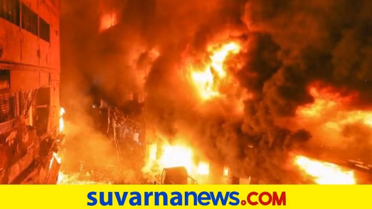 ಬಾಂಗ್ಲಾದೇಶದಲ್ಲಿ ಹಿಂದೂಗಳ ಮನೆಗಳಿಗೆ ಬೆಂಕಿ..! ಬಾಂಗ್ಲಾದೇಶದಲ್ಲಿ ಹಿಂದೂಗಳ ಮನೆಗಳಿಗೆ ಬೆಂಕಿ..!