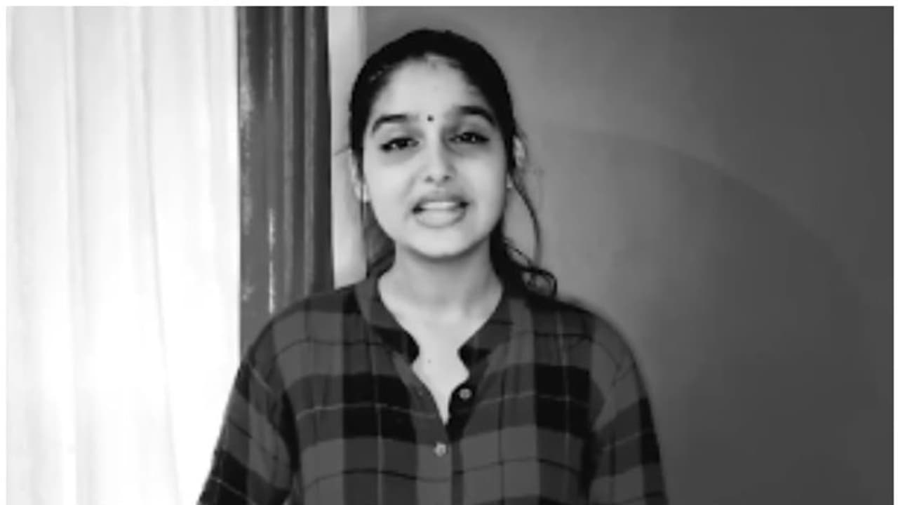 'തോന്നിയതൊക്കെ വലിച്ചുവാരി എഴുതുമ്പോൾ ഇത് ഓര്‍ക്കണം', മുന്നറിയിപ്പുമായി അനശ്വര രാജൻ