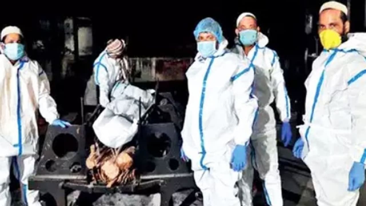 How a few selfless souls have come forward to ensure dignity to the dead irrespective of their religion How a few selfless souls have come forward to ensure dignity to the dead irrespective of their religion