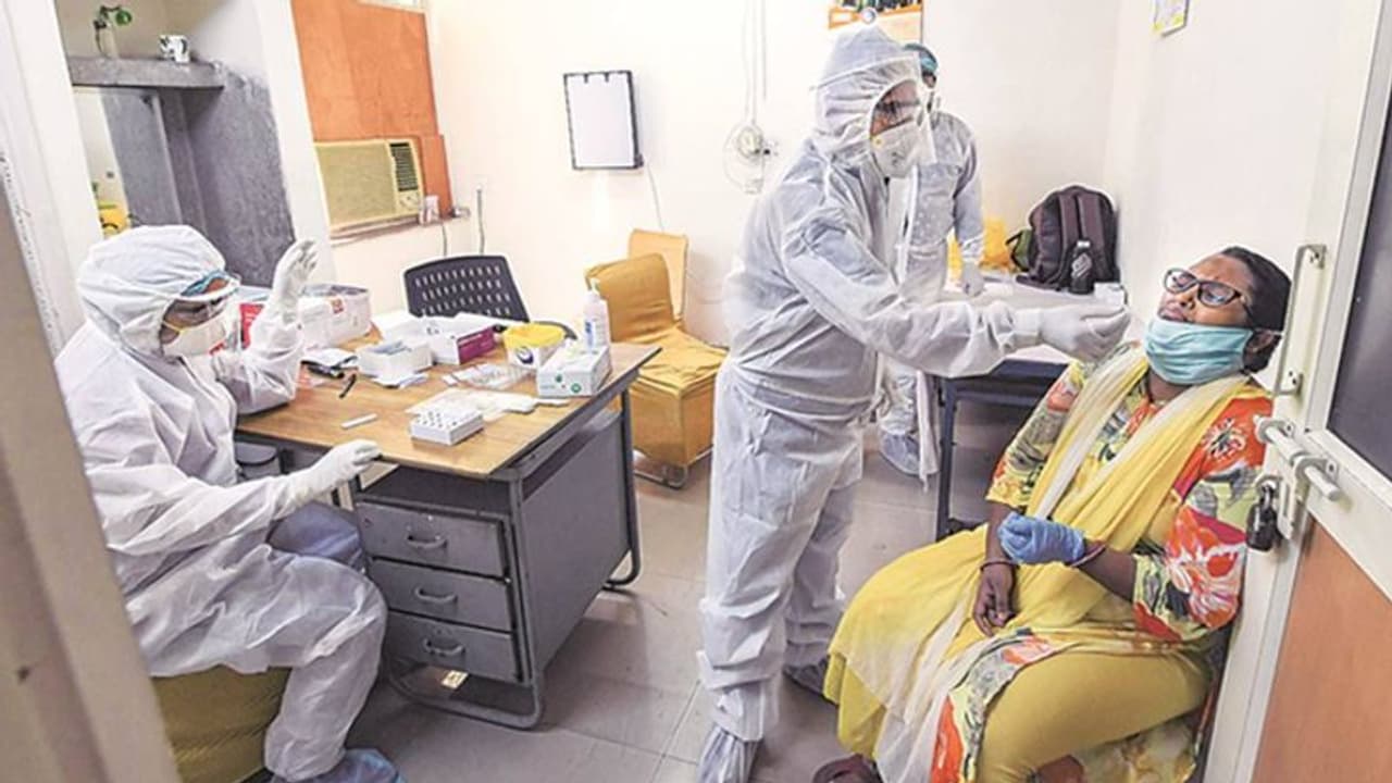 भारत में फरवरी तक आ सकती है कोरोना वैक्सीन, अब तक 83 लाख 63 हजार 412 लोग हुए संक्रमित भारत में फरवरी तक आ सकती है कोरोना वैक्सीन, अब तक 83 लाख 63 हजार 412 लोग हुए संक्रमित