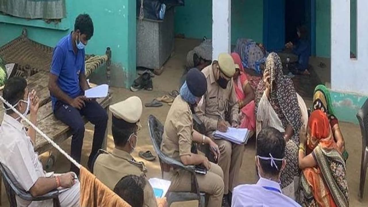 ഹാഥ്റസ് കേസിൽ സിബിഐ കുറ്റപത്രം നൽകി: കൂട്ടബലാത്സംഗം നടന്നതായി സ്ഥിരീകരണം ഹാഥ്റസ് കേസിൽ സിബിഐ കുറ്റപത്രം നൽകി: കൂട്ടബലാത്സംഗം നടന്നതായി സ്ഥിരീകരണം