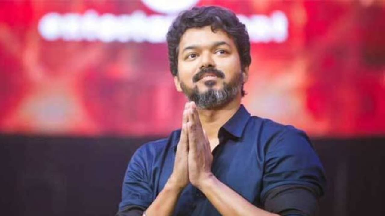 വിജയ് ഫാന്സ് അസോസിയേഷന്റെ പേരില് രാഷ്ട്രീയ പാര്ട്ടി; തന്റേതല്ല, അച്ഛന്റേതെന്ന് വിജയ് വിജയ് ഫാന്സ് അസോസിയേഷന്റെ പേരില് രാഷ്ട്രീയ പാര്ട്ടി; തന്റേതല്ല, അച്ഛന്റേതെന്ന് വിജയ്