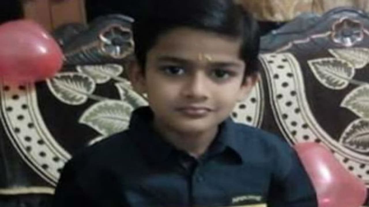 इससे दुखद कुछ नहीं: 5वीं के बच्चे ने किया सुसाइड, मासूम को कुछ नहीं मिला तो अपनी स्कूल टाई से लटक गया इससे दुखद कुछ नहीं: 5वीं के बच्चे ने किया सुसाइड, मासूम को कुछ नहीं मिला तो अपनी स्कूल टाई से लटक गया