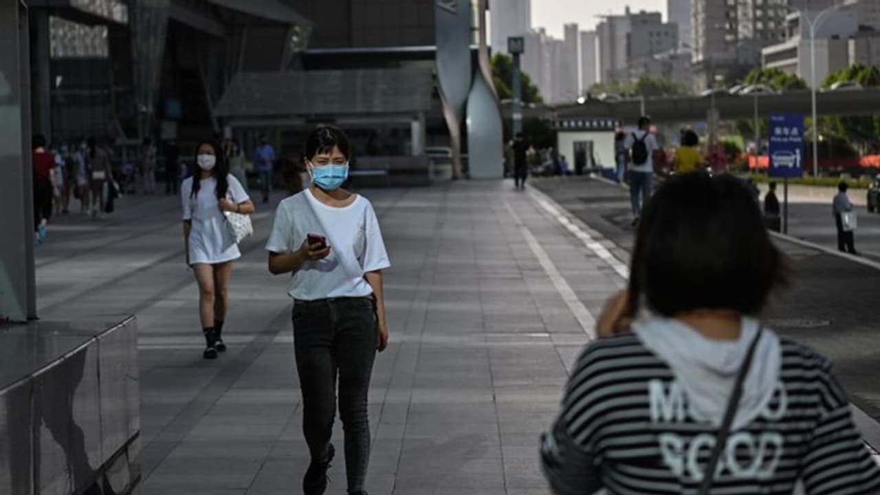 कोरोना वायरस: चीन का बड़ा फैसला, वीजा या रेसीडेंट परमिट वाले भारतीयों की एंट्री पर लगाई रोक कोरोना वायरस: चीन का बड़ा फैसला, वीजा या रेसीडेंट परमिट वाले भारतीयों की एंट्री पर लगाई रोक