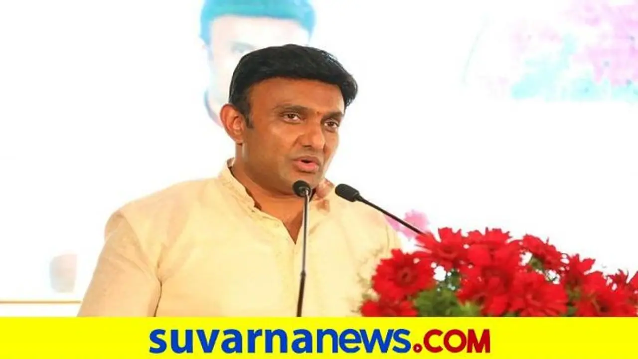 'ಸಚಿವರಿಗೆ ನನ್ನ ಫೋನ್ ರಿಸೀವ್ ಮಾಡೋಕೆ ಪುರುಸೊತ್ತಿಲ್ಲ: ಸುಧಾಕರ್ ವಿರುದ್ಧ ಬಿಜೆಪಿ ನಾಯಕ ಗರಂ 'ಸಚಿವರಿಗೆ ನನ್ನ ಫೋನ್ ರಿಸೀವ್ ಮಾಡೋಕೆ ಪುರುಸೊತ್ತಿಲ್ಲ: ಸುಧಾಕರ್ ವಿರುದ್ಧ ಬಿಜೆಪಿ ನಾಯಕ ಗರಂ