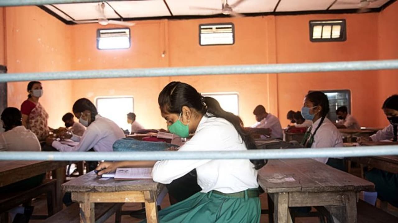 ಆಂಧ್ರ, ಉತ್ತರಾಖಂಡ ಶಾಲೆಗಳಲ್ಲಿ ಶಿಕ್ಷಕರು, ಮಕ್ಕಳಿಗೆ ಸೋಂಕು ಏರಿಕೆ!