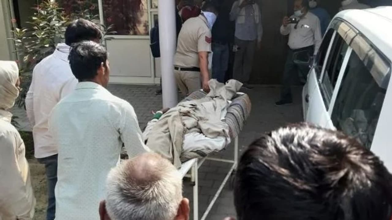 कोरोना से ज्यादा खतरनाक हरियाणा की 'शराब', हर घंटे जा रही लोगों की जान..40 की अब तक मौत कोरोना से ज्यादा खतरनाक हरियाणा की 'शराब', हर घंटे जा रही लोगों की जान..40 की अब तक मौत