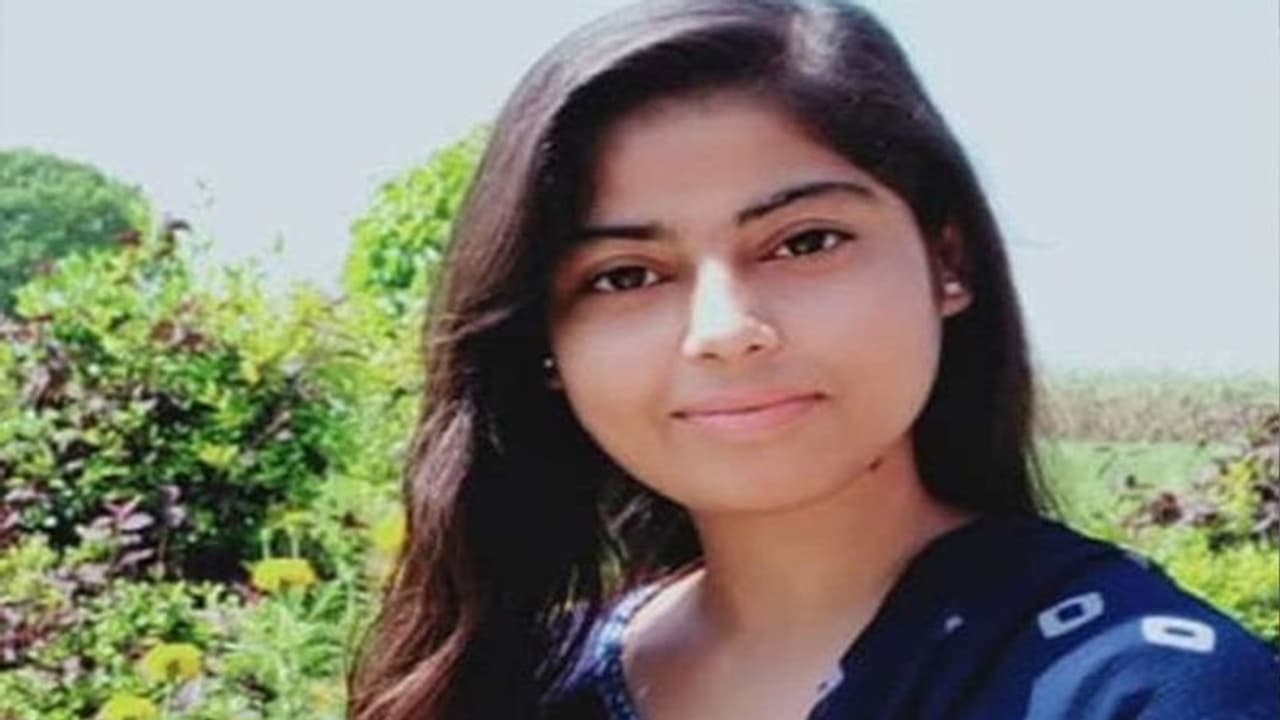 निकिता तोमर हत्याकांड: 700 पन्नों की चार्जशीट और 70 गवाह तीनों आरोपियों को फांसी तक ले जाएंगे निकिता तोमर हत्याकांड: 700 पन्नों की चार्जशीट और 70 गवाह तीनों आरोपियों को फांसी तक ले जाएंगे