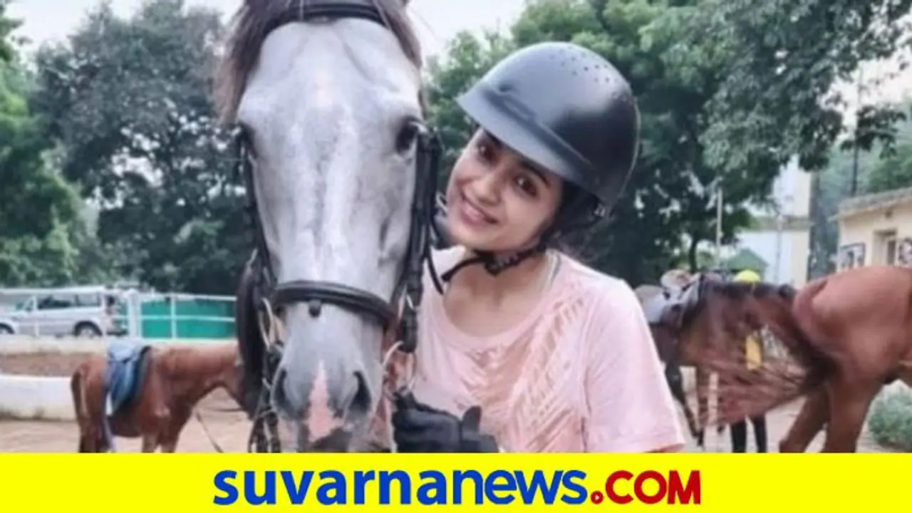 ಶೂಟಿಂಗ್ ವೇಳೆ ಕುದುರೆ ಸವಾರಿ ಮಾಡಲು ಹೋಗಿ ನಟಿ ತ್ರಿಷಾಗೆ ಗಾಯ! ಶೂಟಿಂಗ್ ವೇಳೆ ಕುದುರೆ ಸವಾರಿ ಮಾಡಲು ಹೋಗಿ ನಟಿ ತ್ರಿಷಾಗೆ ಗಾಯ!