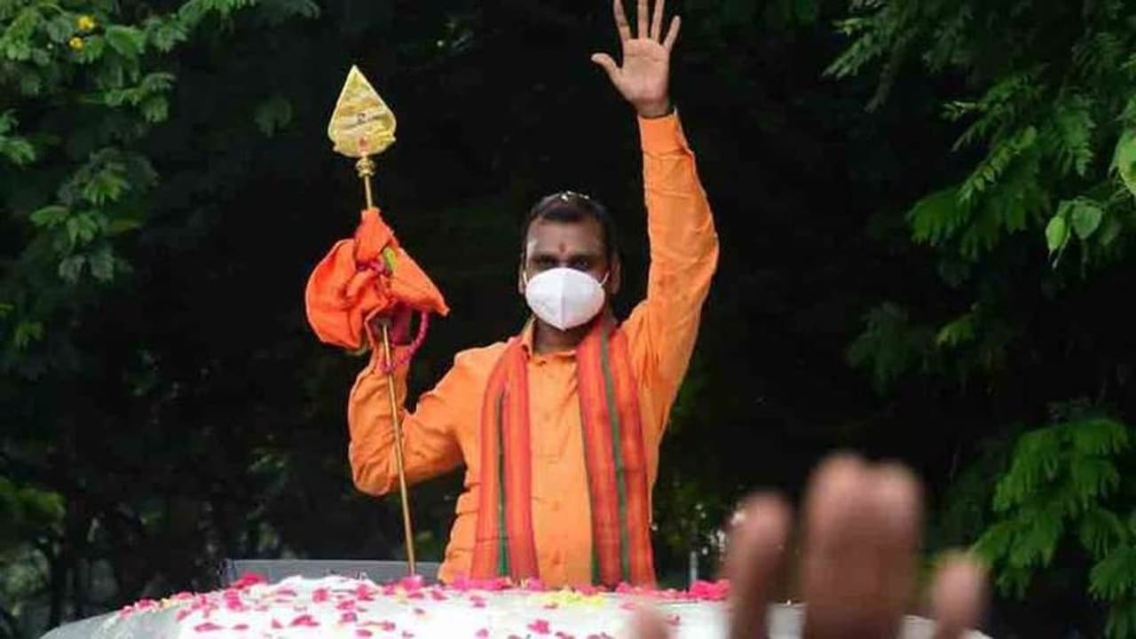 BJP leaders defy Tamil Nadu govt order, take on 'Vetrivel Yatra'