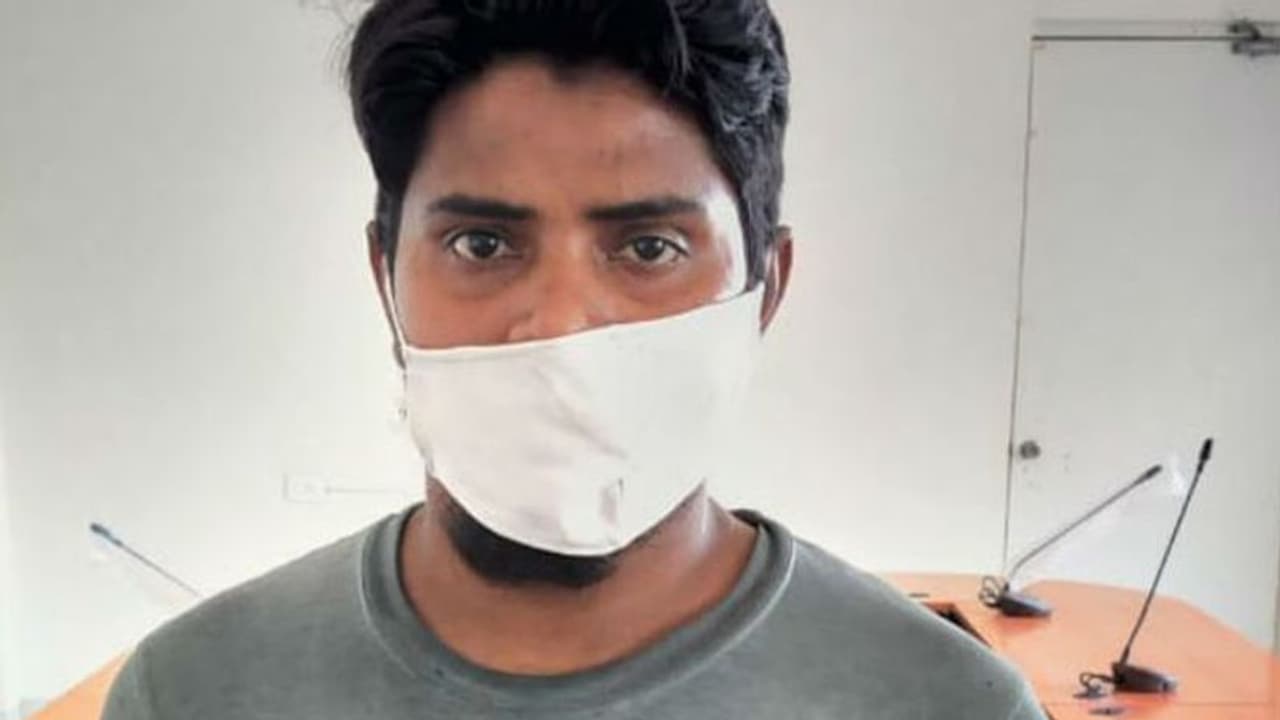 मध्य प्रदेश के प्रोटेम स्पीकर को जान से मारने की धमकी देने वाला जावेद अख्तर उड़ीसा से दबोचा गया मध्य प्रदेश के प्रोटेम स्पीकर को जान से मारने की धमकी देने वाला जावेद अख्तर उड़ीसा से दबोचा गया