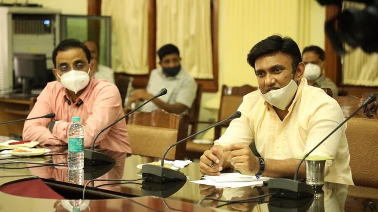 ಕದ್ದುಮುಚ್ಚಿ ಪಟಾಕಿ ಹೊಡೆಯುವವರ ಬಗ್ಗೆ ಸಚಿವ ಸುಧಾಕರ್ ಹೇಳಿದಿಷ್ಟು..!