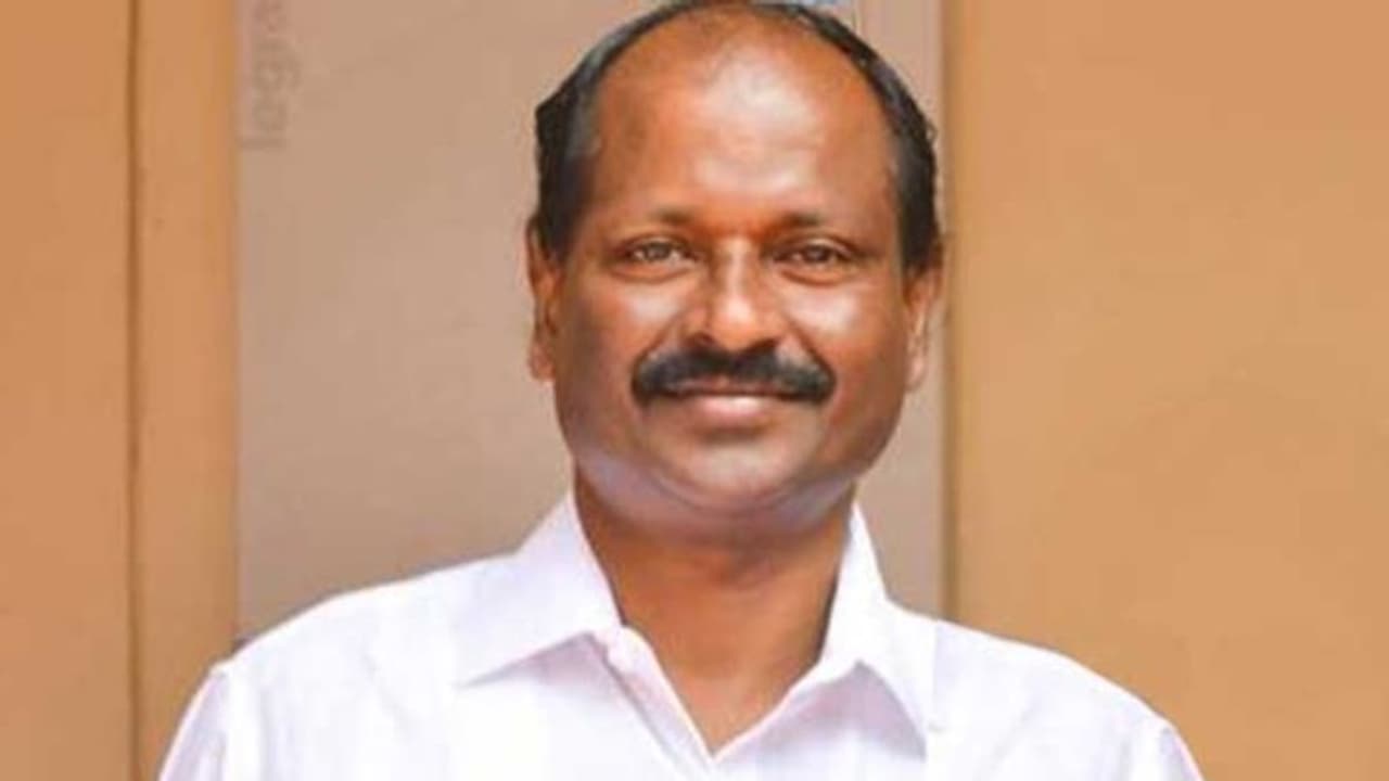 കാരായി രാജനെ ഒഴിവാക്കി കണ്ണൂർ ജില്ലാ പഞ്ചായത്തിലേക്കുള്ള ഇടത് സ്ഥാനാർത്ഥികളെ പ്രഖ്യാപിച്ചു കാരായി രാജനെ ഒഴിവാക്കി കണ്ണൂർ ജില്ലാ പഞ്ചായത്തിലേക്കുള്ള ഇടത് സ്ഥാനാർത്ഥികളെ പ്രഖ്യാപിച്ചു